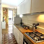 شقة Palazzo Barone,nel Cuore Del Borgo Antico.