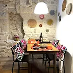 شقة Palazzo Barone,nel Cuore Del Borgo Antico. *