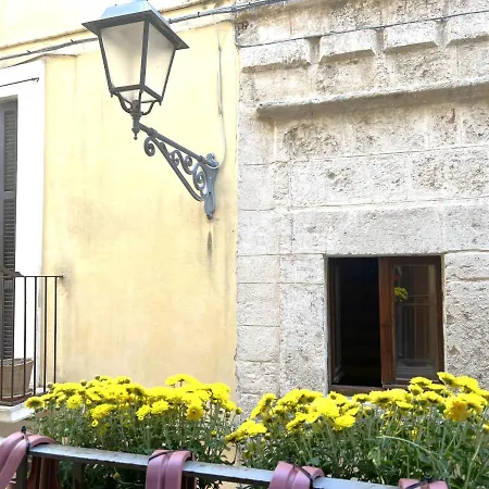 شقة Palazzo Barone,nel Cuore Del Borgo Antico. *