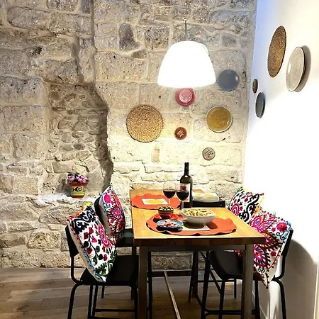 Palazzo Barone,nel Cuore Del Borgo Antico. *