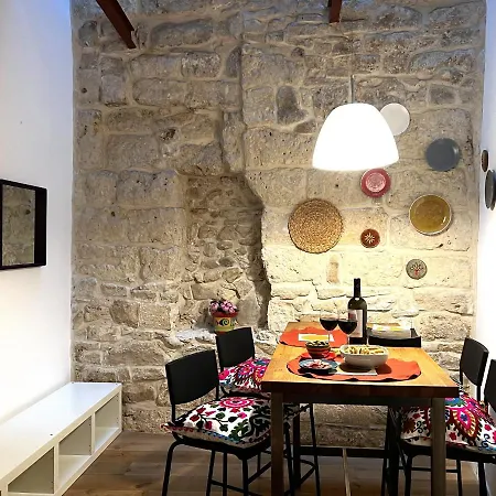 Palazzo Barone,nel Cuore Del Borgo Antico. Bari