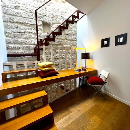Palazzo Barone,nel Cuore Del Borgo Antico. Appartamento *