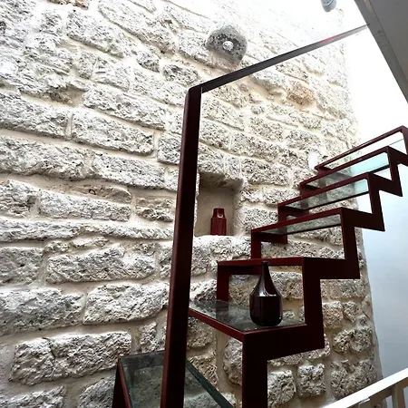 Palazzo Barone,nel Cuore Del Borgo Antico. Appartamento *