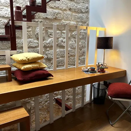 Palazzo Barone,nel Cuore Del Borgo Antico. Appartamento *